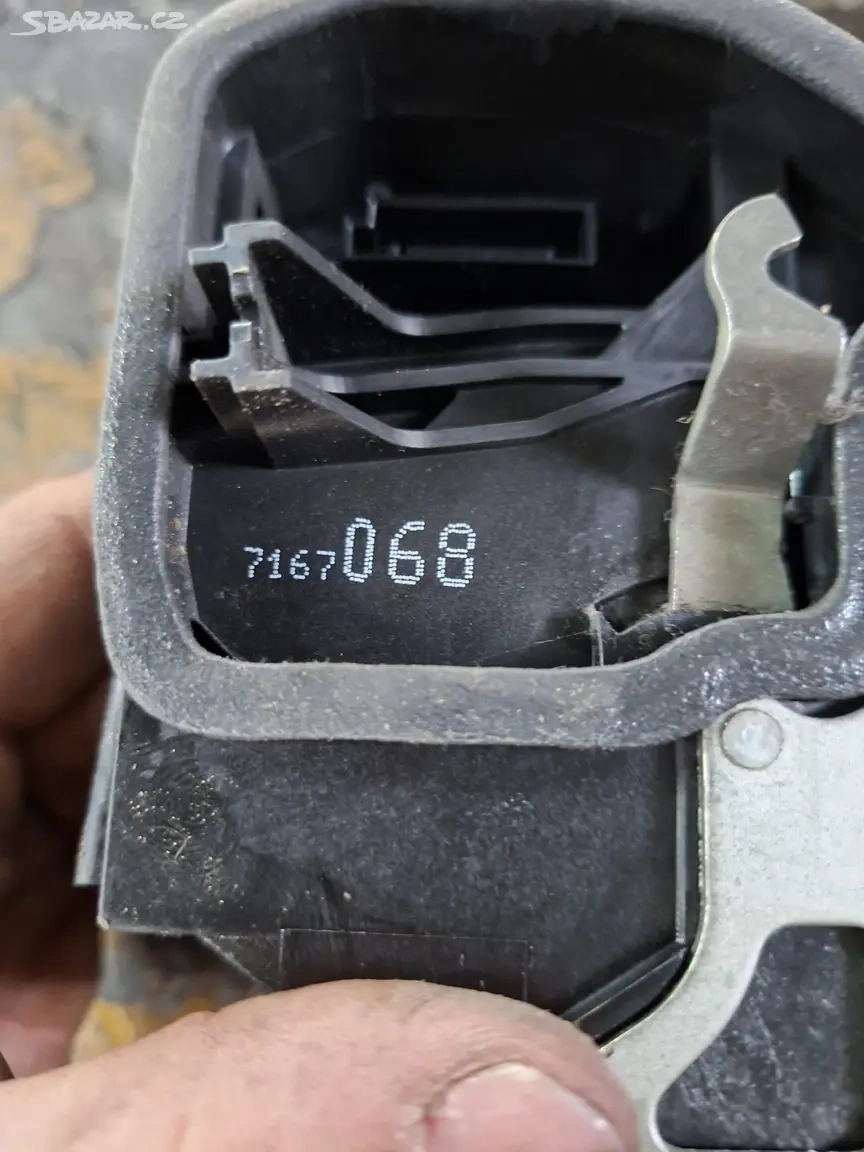 Pravý přední zámek dveří BMW e87 předface - 3