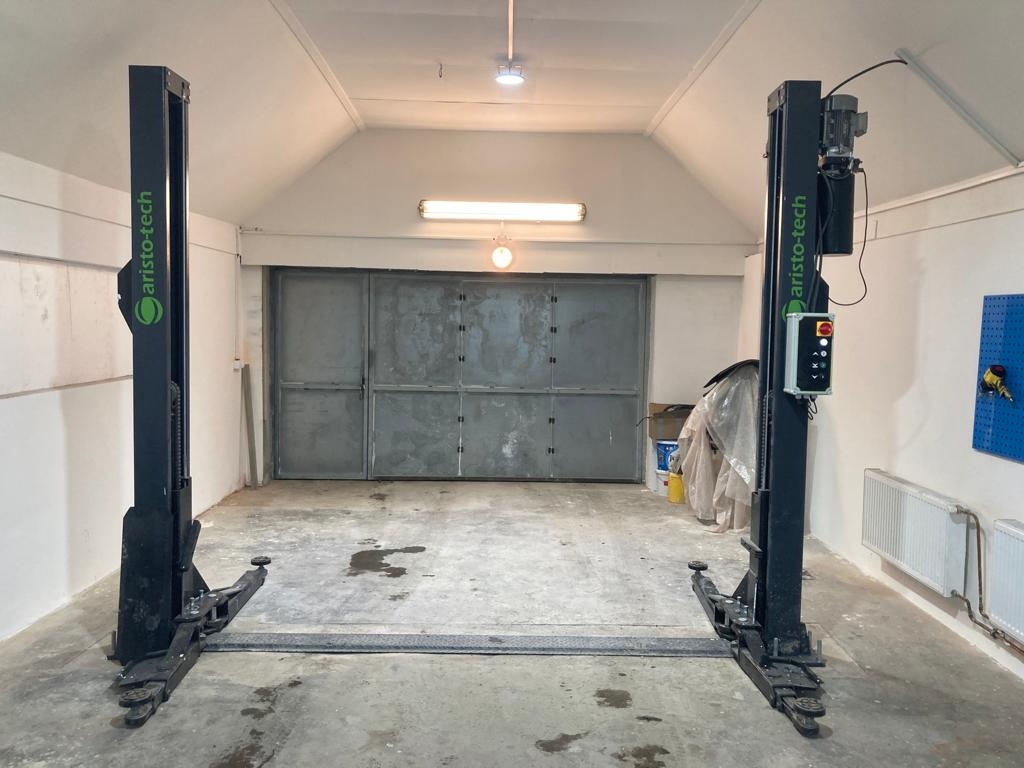 Vybavení pneu-autoservisu( zvedák,zouvačka,vyvažovačka) - 3