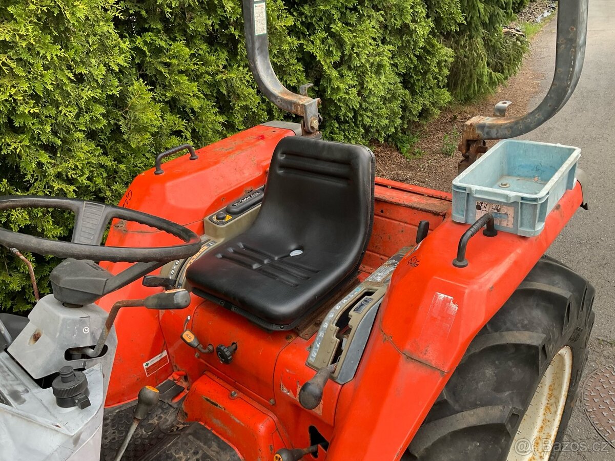 TRAKTOR KUBOTA - 3