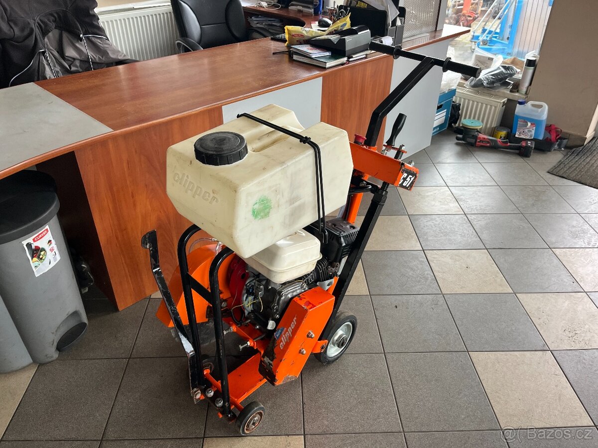 Mobilní řezačka pila na beton asfalt Norton Clipper CS51 - 3