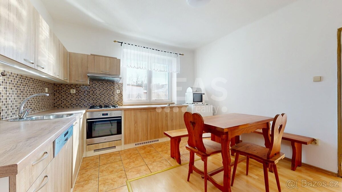 Jiřice, pronájem rodinného domu 4+1, 120 m2 na pozemku 550 m - 3