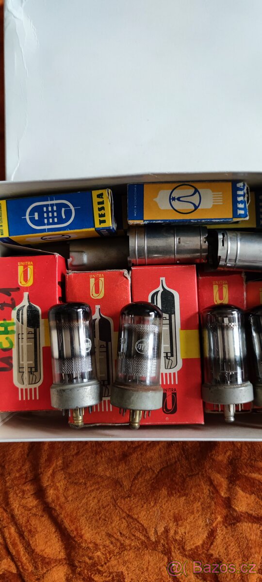 Prodám elektronky,pouze komplet.Krabice 1. - 3