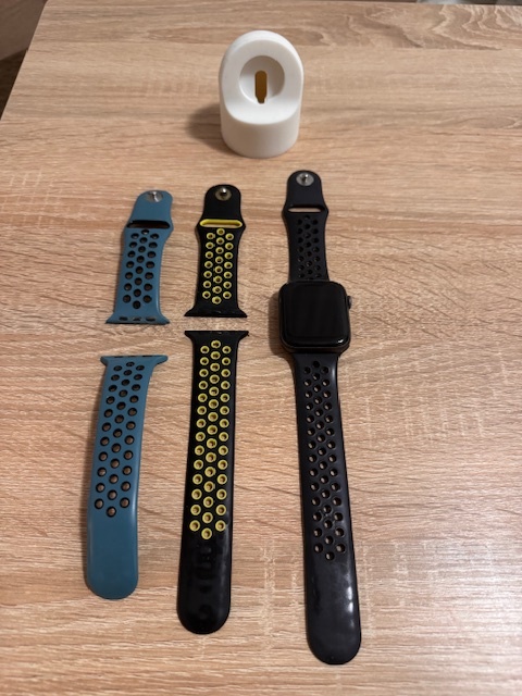 Apple Watch Series 5 – 44 mm, černé, Cellular - 3