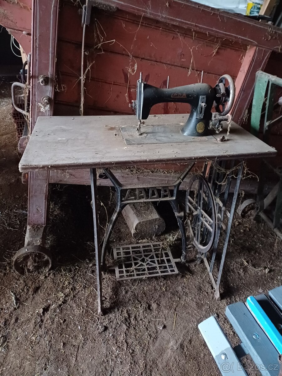 Šicí stroj LADA - 3