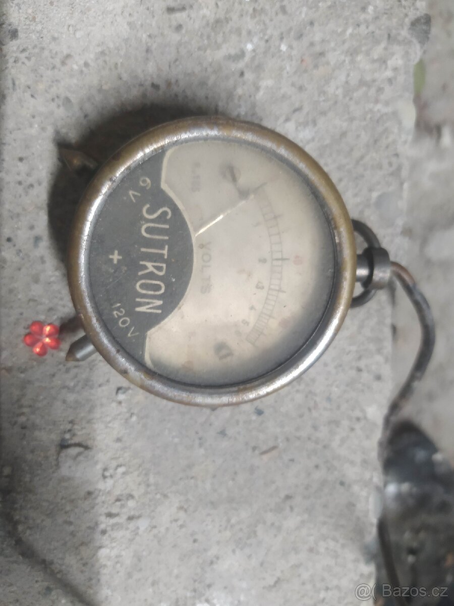 historicky voltmetr - 3