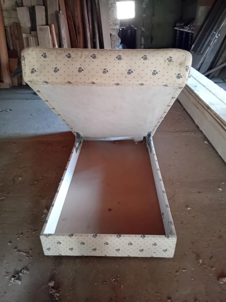 Válenda s uložnýmv prostorem - 3