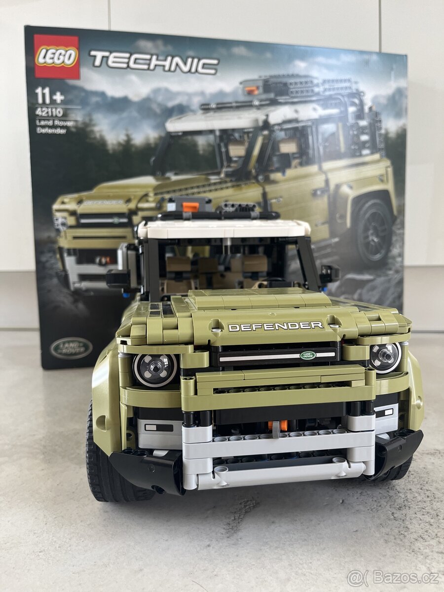 LEGO Technic 42110 - Land Rover Defender - 3