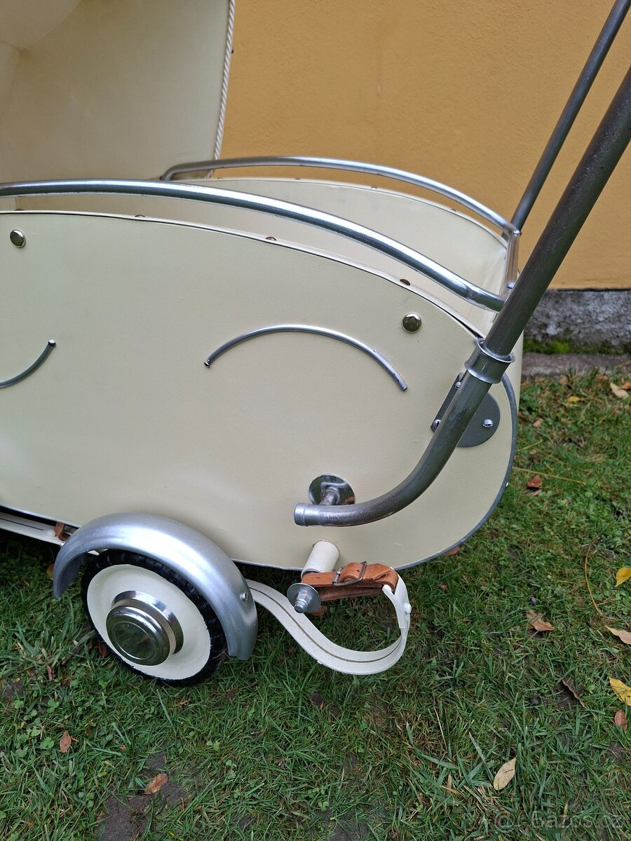 Starožitný kočárek pro miminko č. 202 - 3