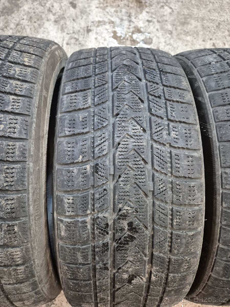 235/40 r19 zimní tomket - 3