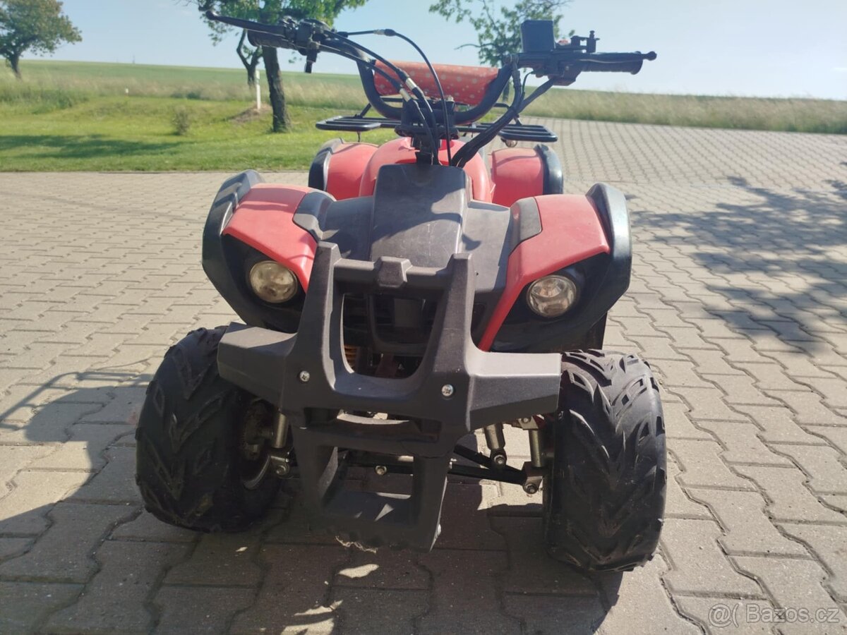 dětská čtyřkolka