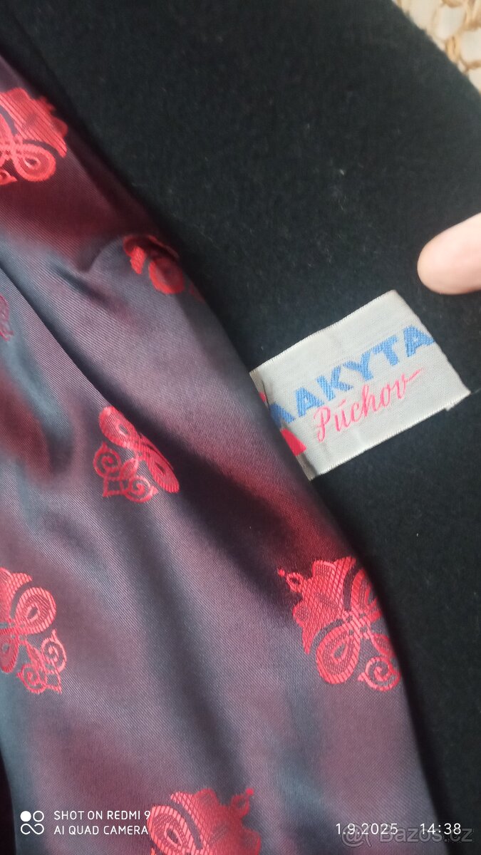 Černý kabát na límci kožešina,pěkný dlouhý L - 3