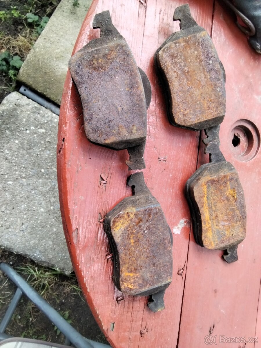 Přední Brzdové destičky brembo 1.8t - 3