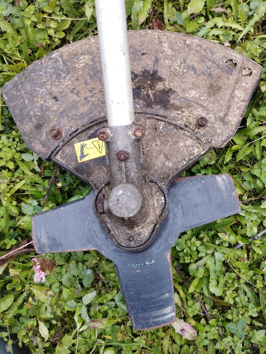 krovinorez dvoutakt Hurricane HBI 80 - 3