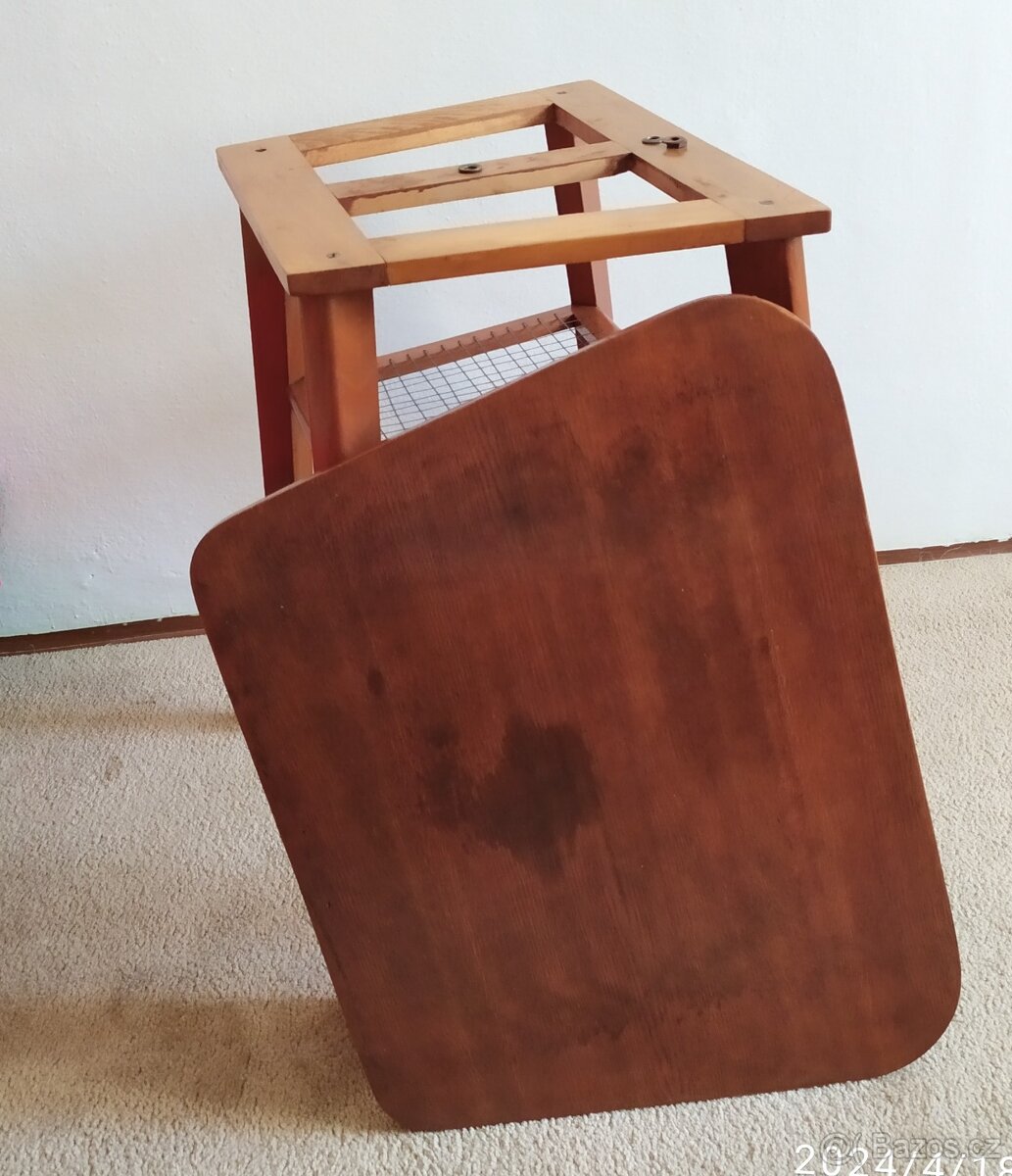 Nabízím starý dřevěný, otočný konferenční stolek 60 léta - 3