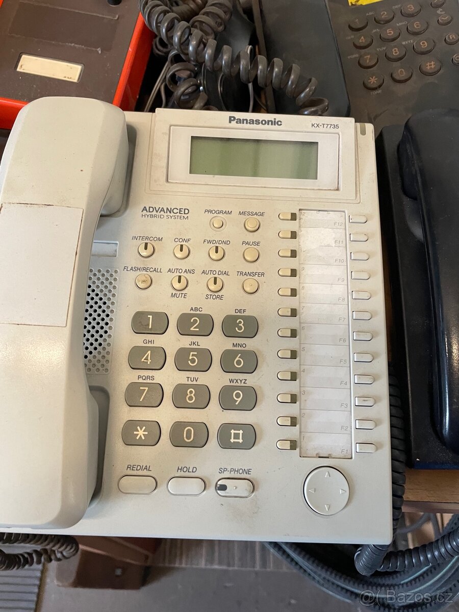 Stolni telefony a telefonni ustredna - 3