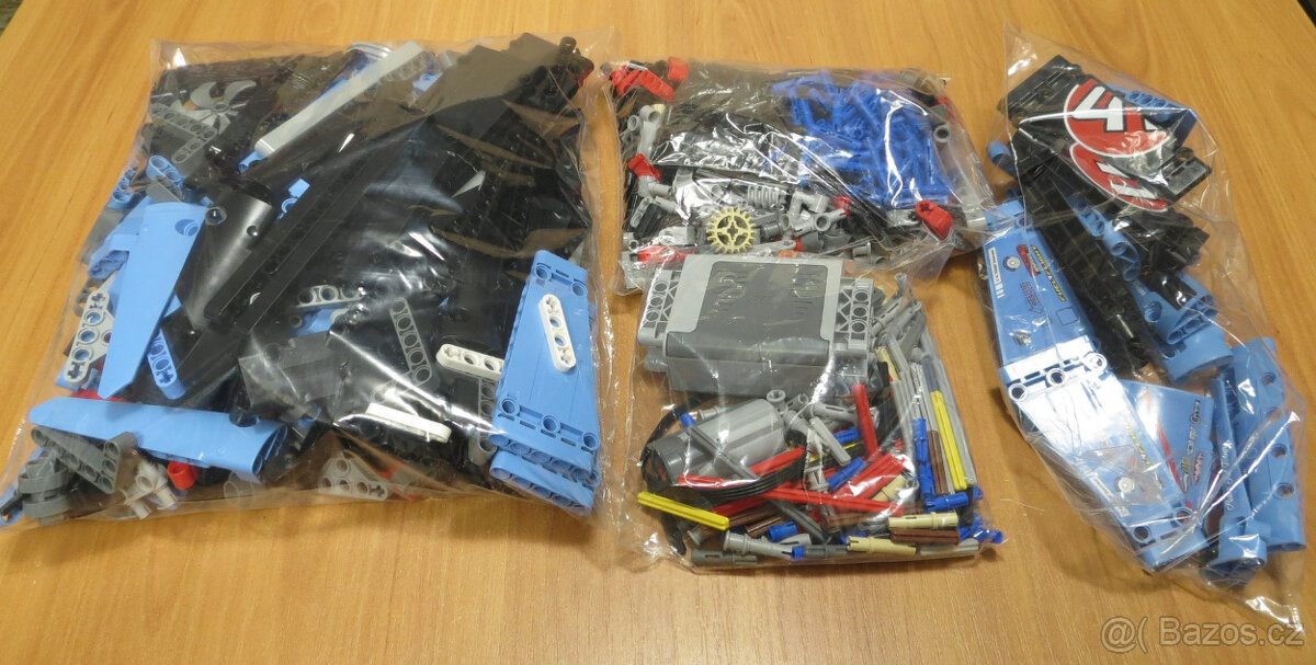 LEGO 42066 Závodní stíhačka - 3