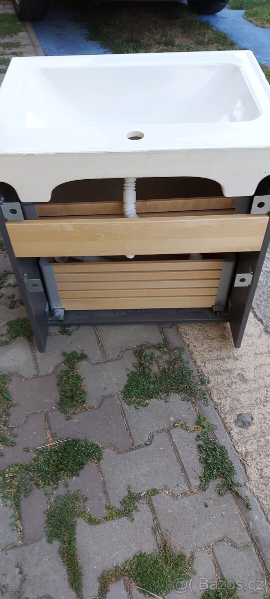 Koupelnová skříňka s umyvadlem - 3