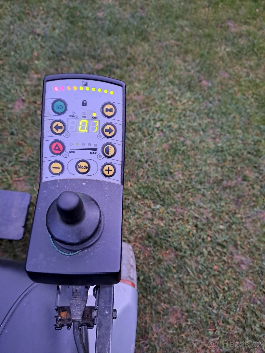 Elektrický invalidní vozík - 3