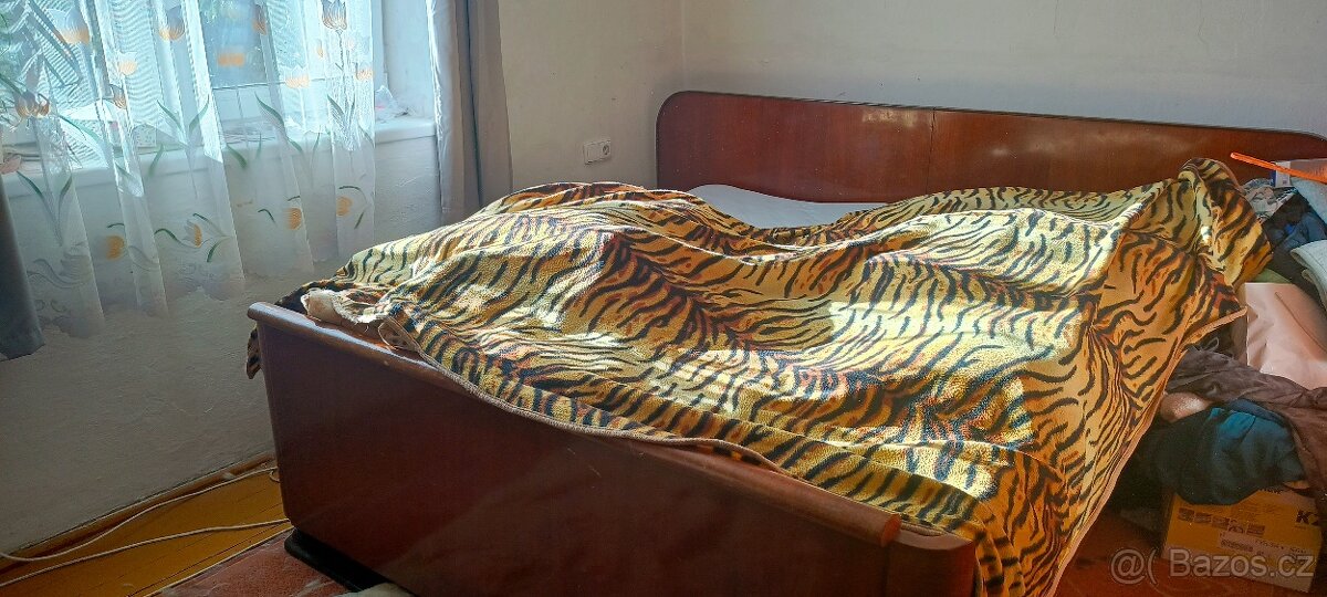 Šatní skříně a postel že 60. let - 3
