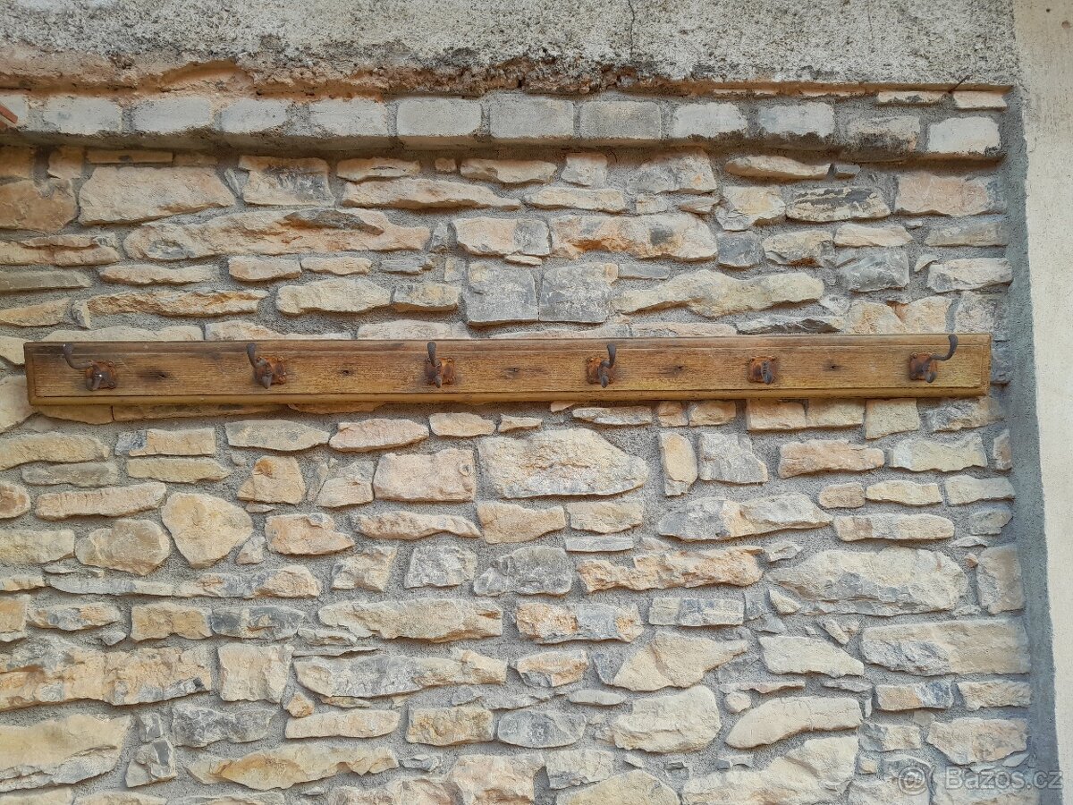 Věšák na zeď - 3