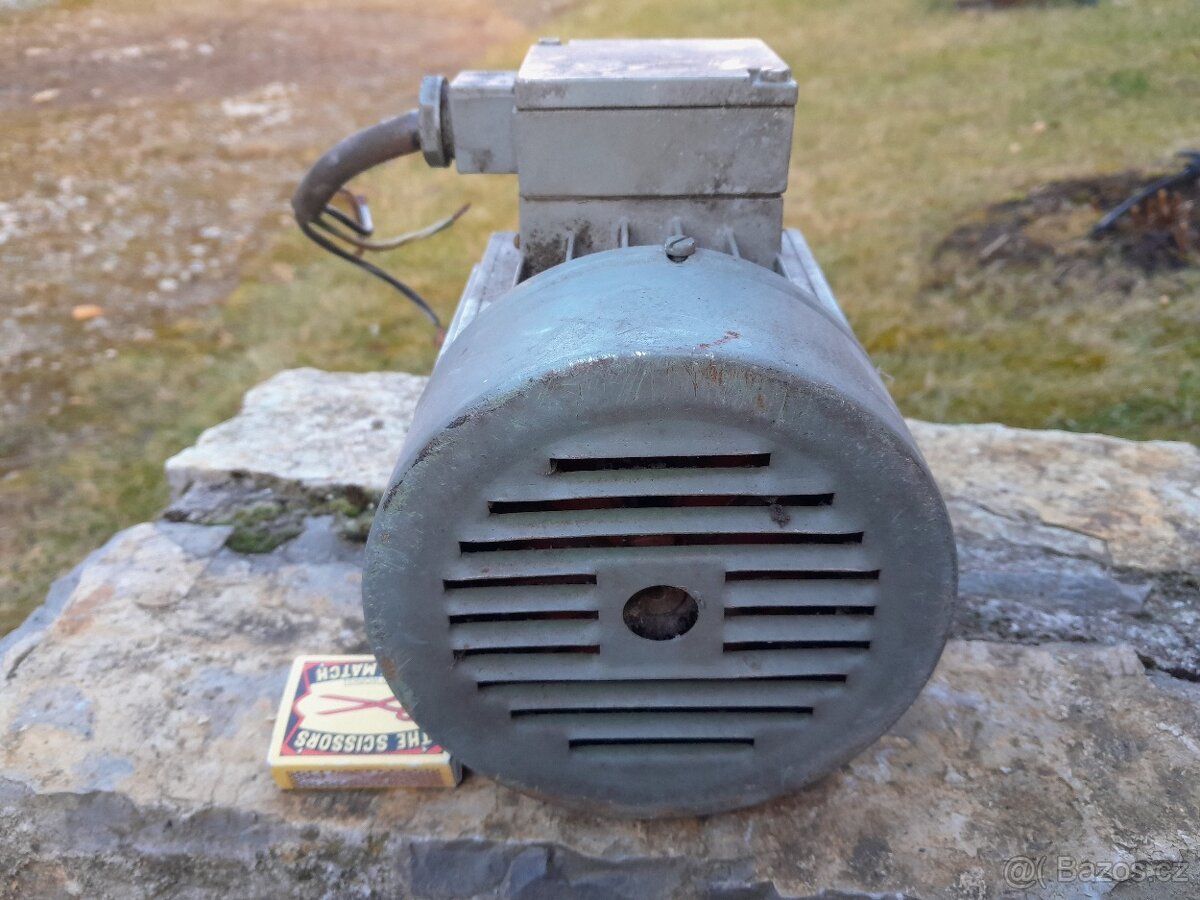 Přírubový asynchronní motor 180 W - 3