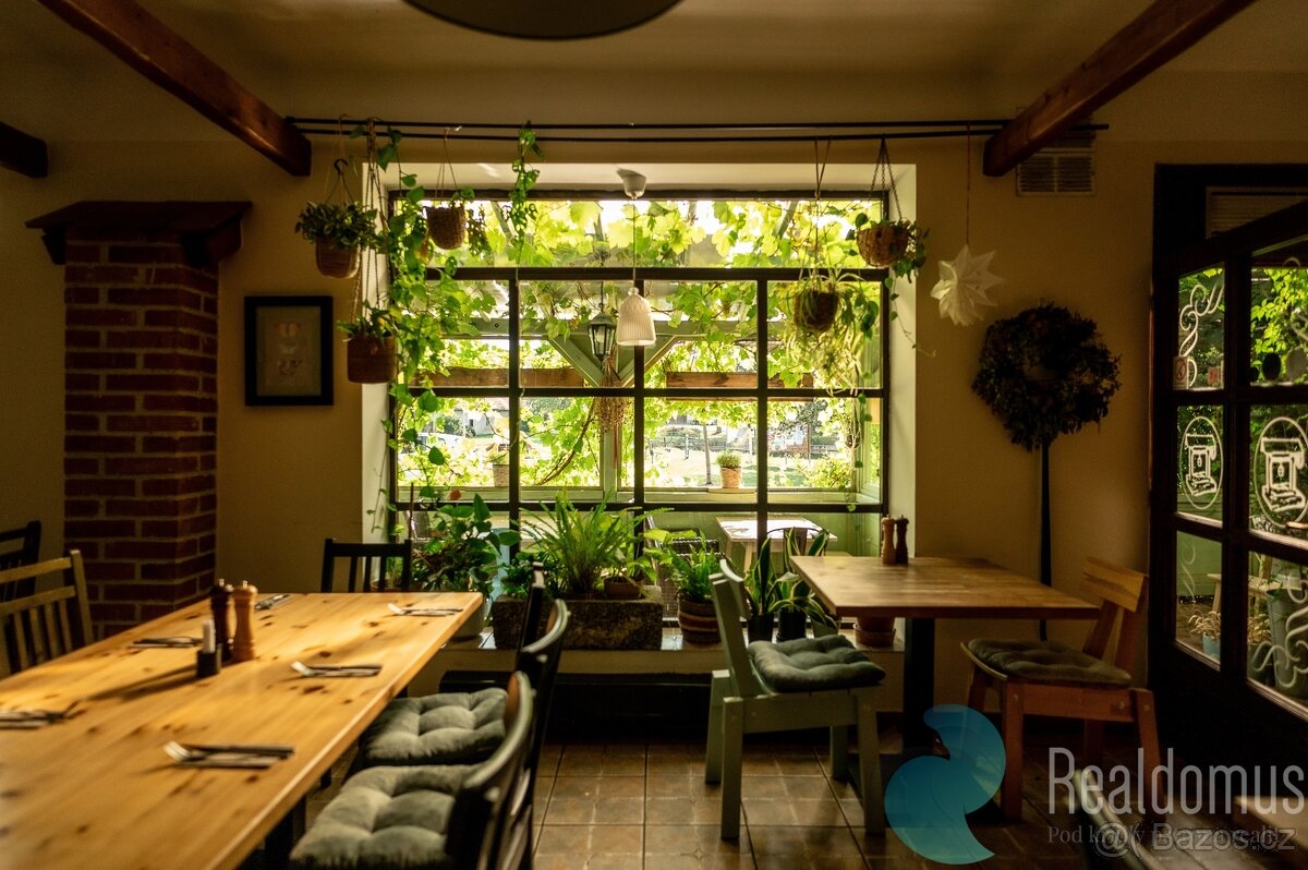 Pronájem, restaurace s ubytováním 150 m2 + 178 m2, Chvaletic - 3