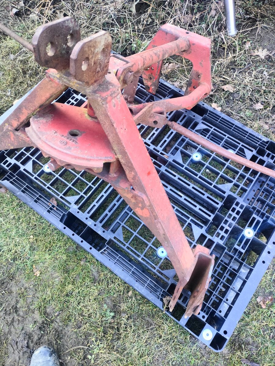 Prodám závěs ,kozu na obraceč sena EELLA TH 4 - 3