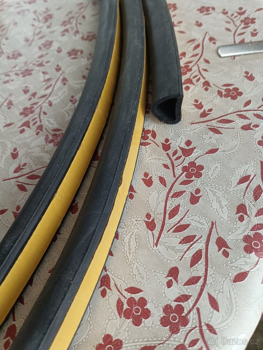 Gumové samolepicí těsnění - 3