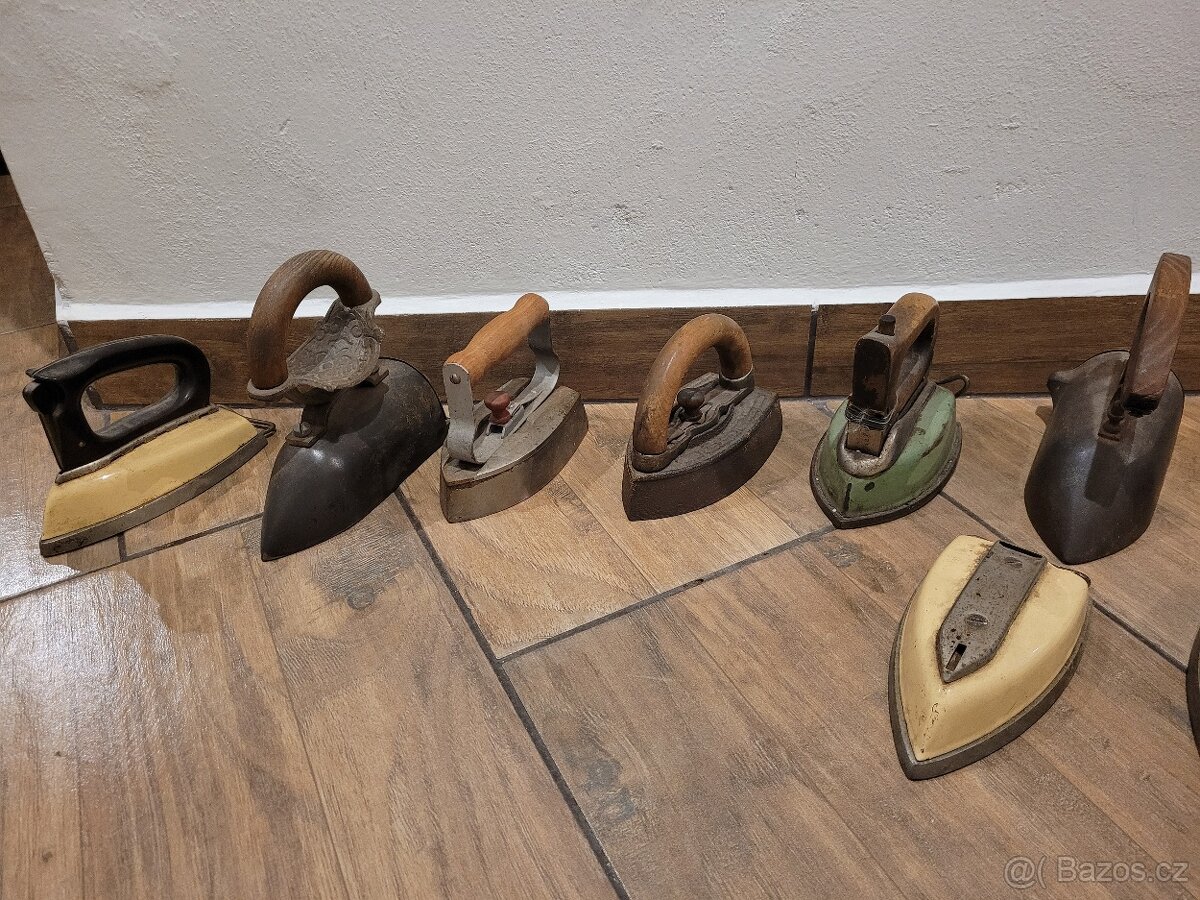 sbírka starožitných žehliček - 3