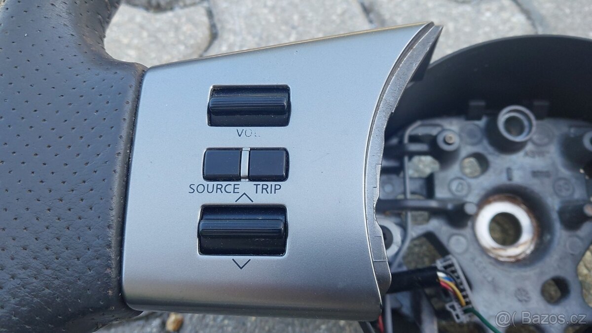 Nissan Pathfinder R51 – Volant - 3