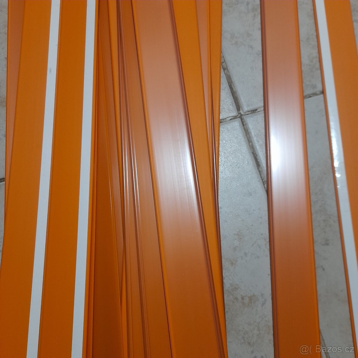 Lišty nalepovací - 3