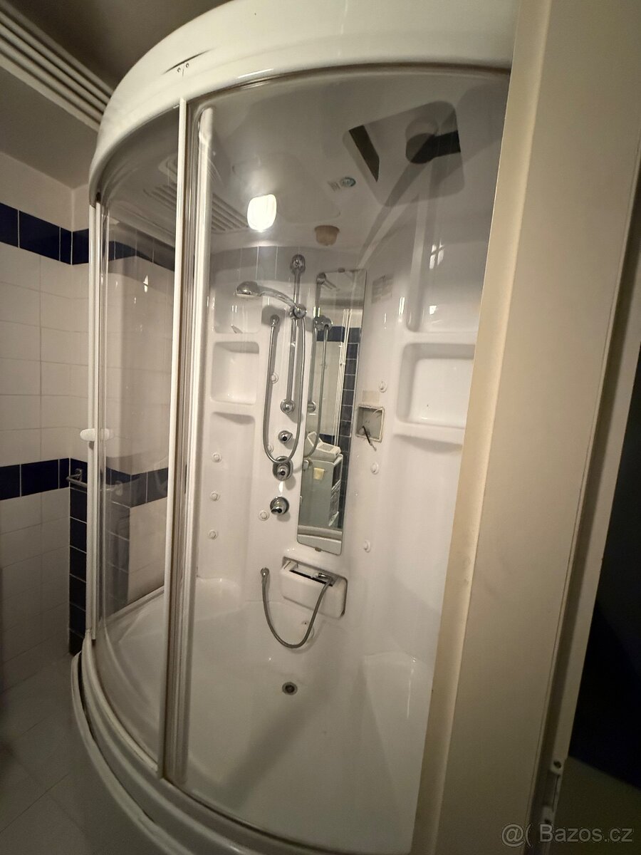 Sprchový kout s uzavřenou jednotkou pro sprchování - 3