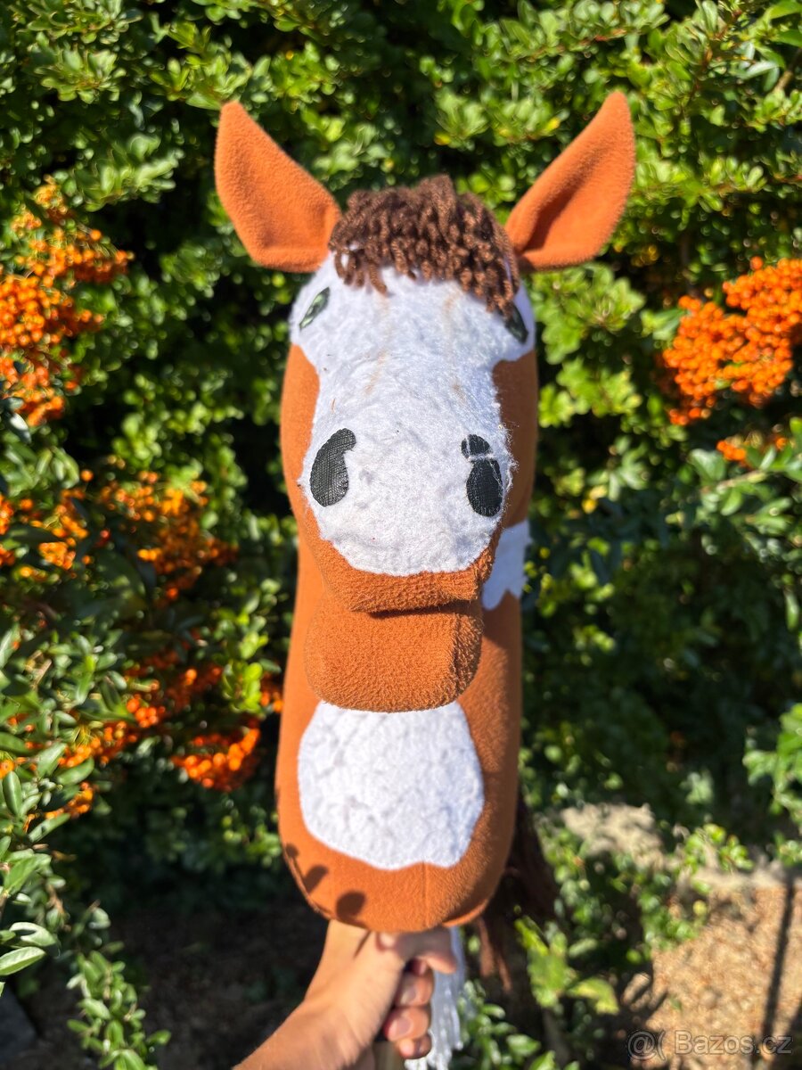 Hobby horse, hnědobílý koník, velikost M - 3
