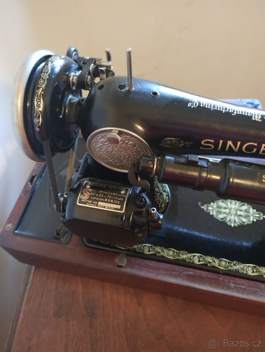 historický eletrický šicí stroj - 3