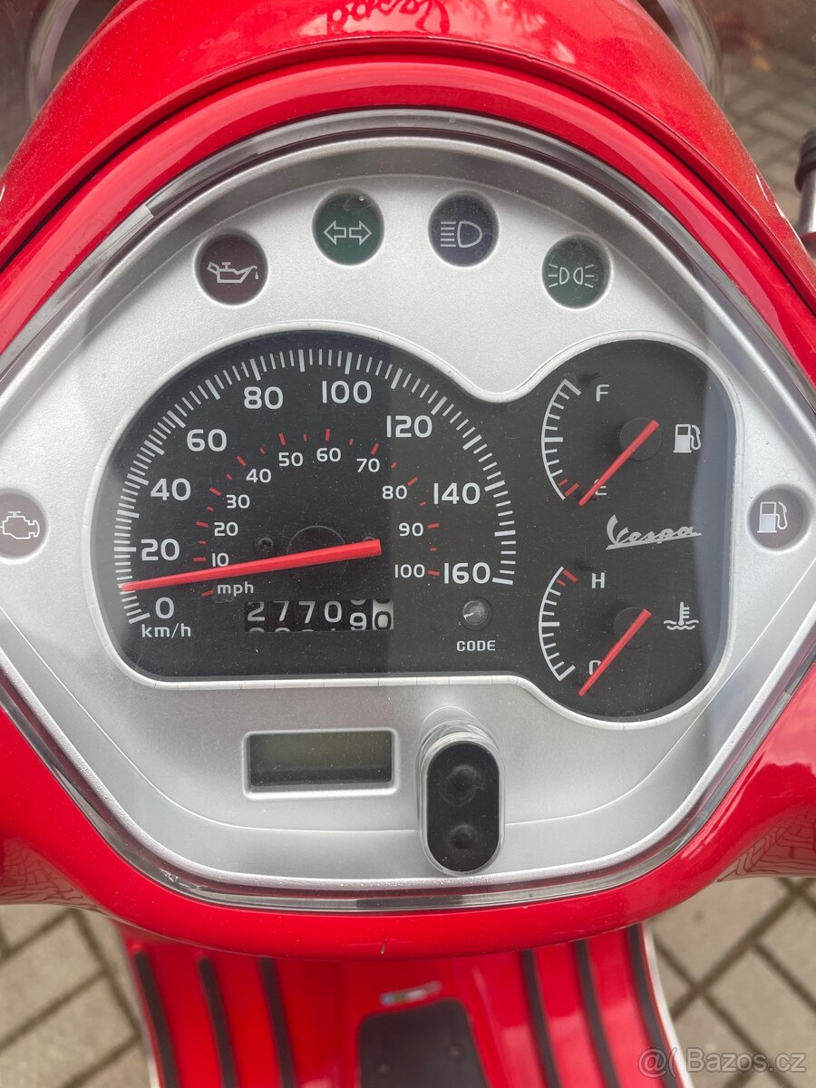 Vespa GTS 300 Super rv 2010 najeto 27790 km - 3