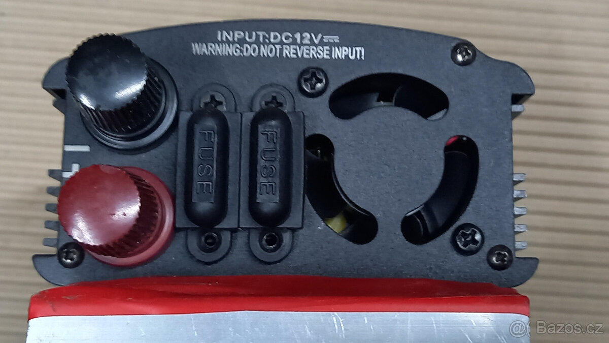 měnič napětí 12V na 230V - 3