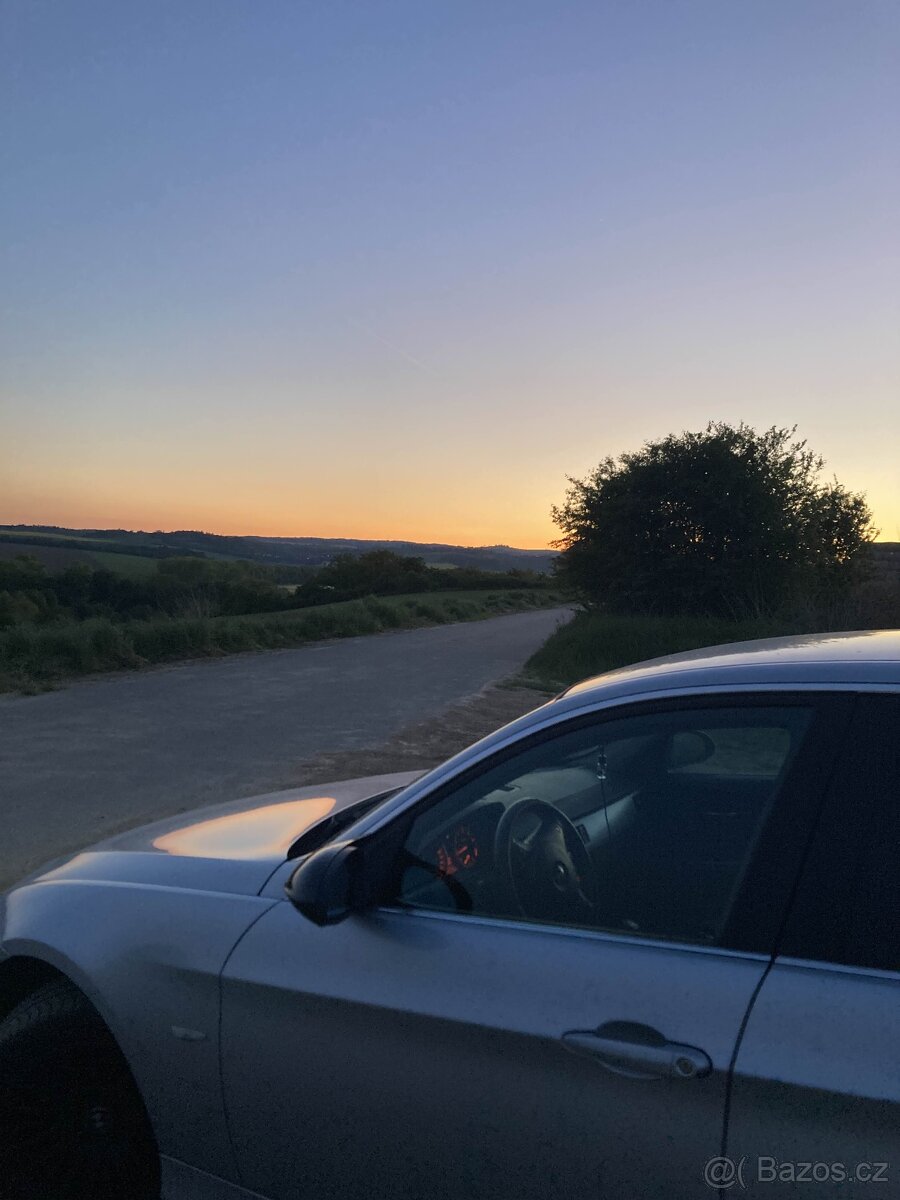 2005 BMW E90 325i - 3