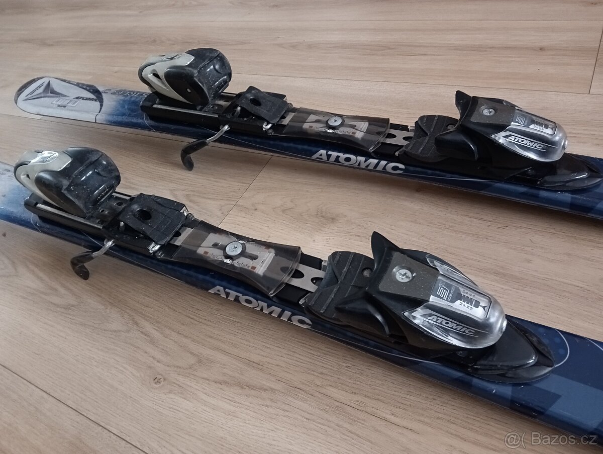 Lyže Atomic + hůlky - 3