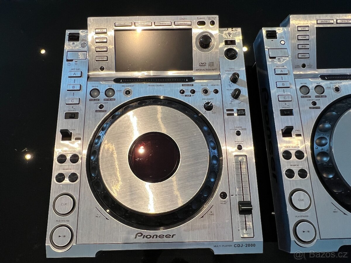 Pioneer CDJ2000 - 3