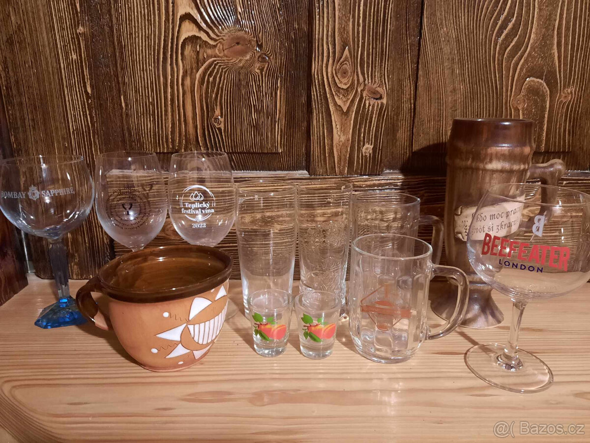 Skleničky různé, misky, sítko - 3