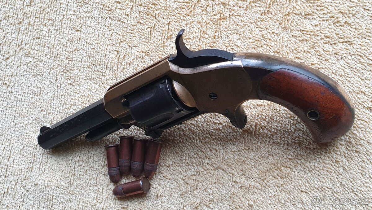 Historický revolver Whitneyville Armory cal.32 SA Long 1870 - 3