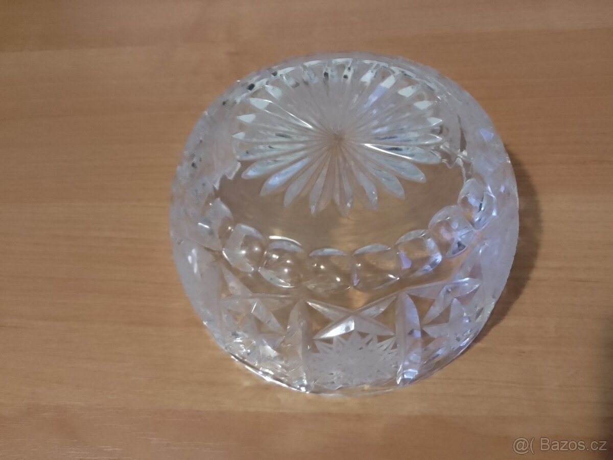 Krásná broušená skleněná dóza - 3