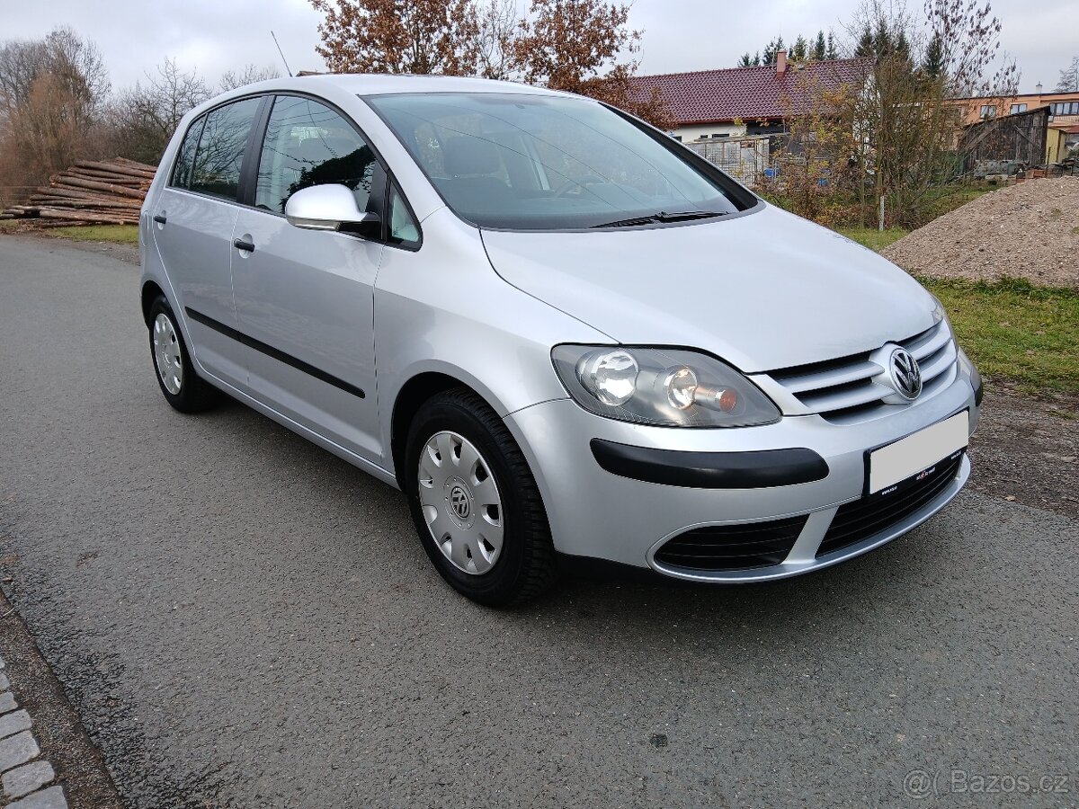 KRÁSNÝ GOLF PLUS 1.6 BENZÍN 1.MAJITELKA ZÁRUKA KM - 3