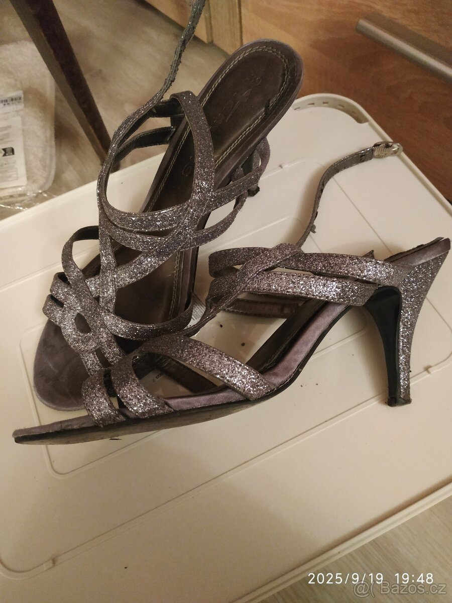 Prodám stříbrné společenské boty - 3