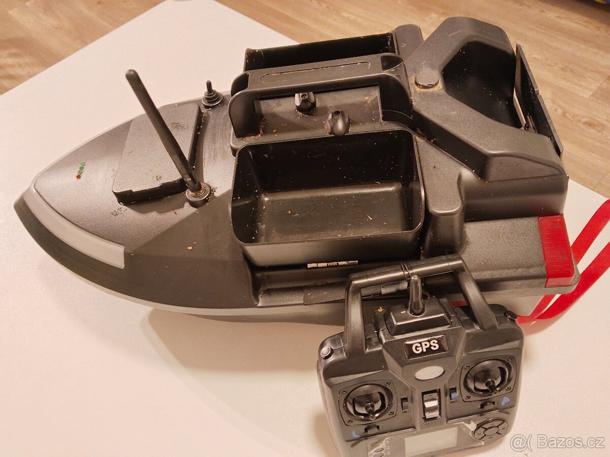 Tříkomorová zavážecí lodička s GPS - 3