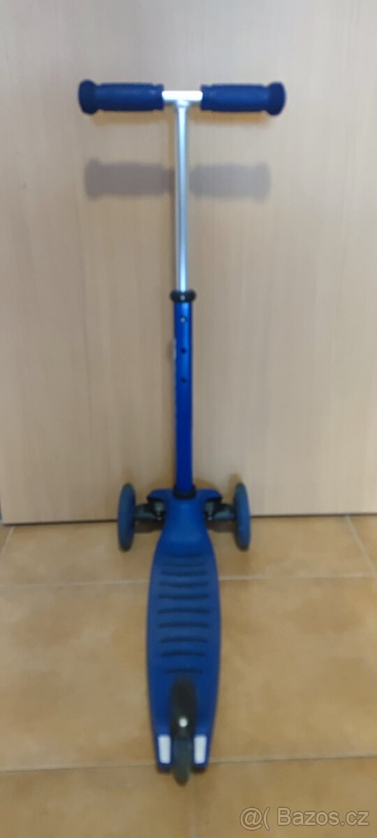 Playtive Dětská trojkoloběžka s LED kolečky - 3