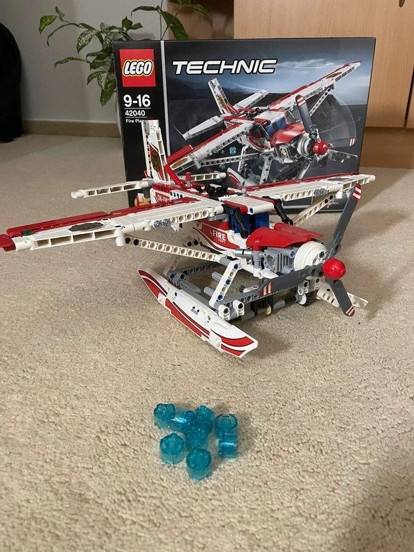 Lego Technic 42040 Požární letoun - 3
