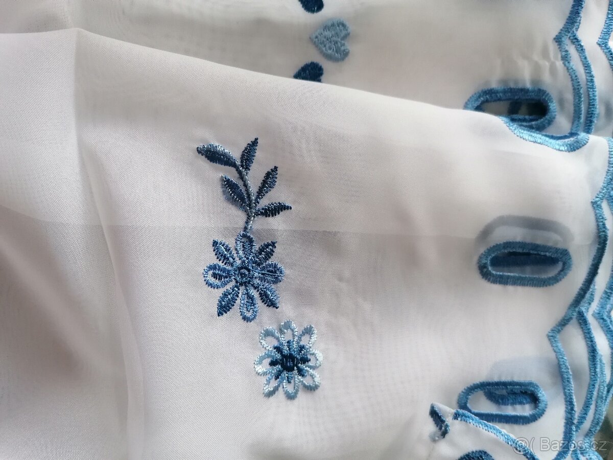 Záclonka s výšivkou - 3