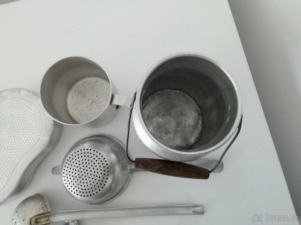 Hliníkové, staré, nádobí - 3