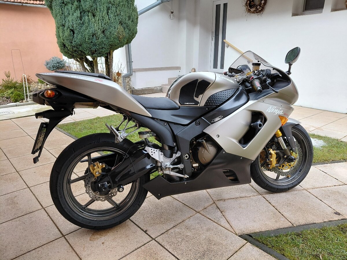 Kawasaki ZX6R - 3